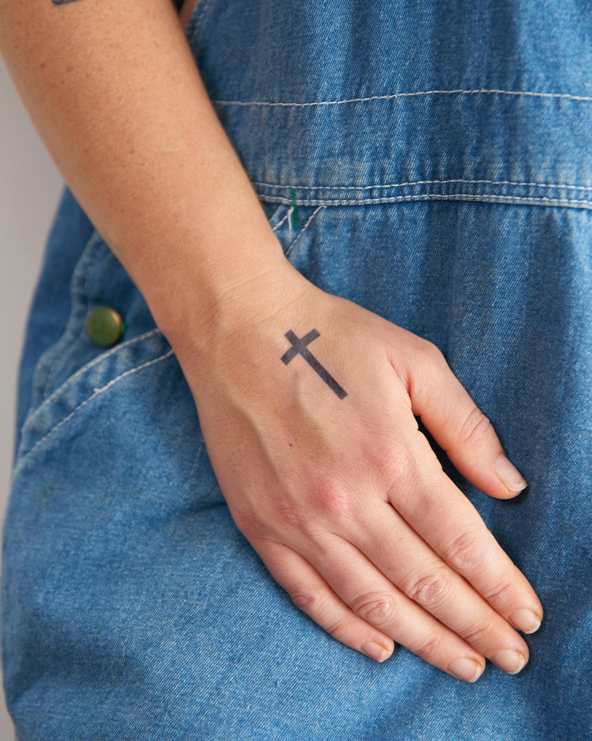 top-crucifix-tattoo-designs-inspiration-ideas-inkbox-semi